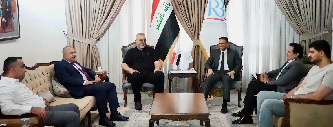 وقع المدير التنفيذي لمركز رواق بغداد للسياسات العامة مذكرة تفاهم