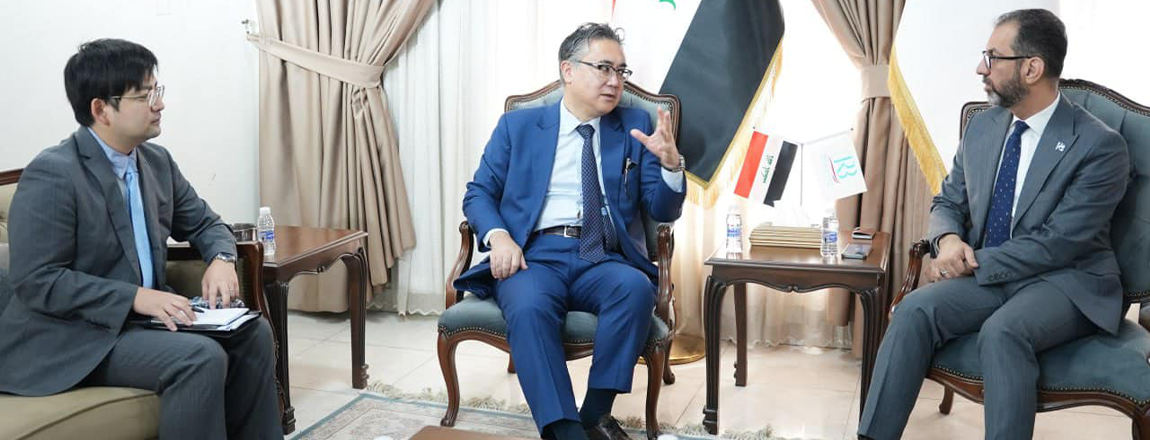استقبل الاستاذ عباس العنبوري رئيس مركز رواق بغداد للسياسات العامة، اليوم الاثنين، السفير الياباني في العراق السيد فوتوشي ماتسوموتو
