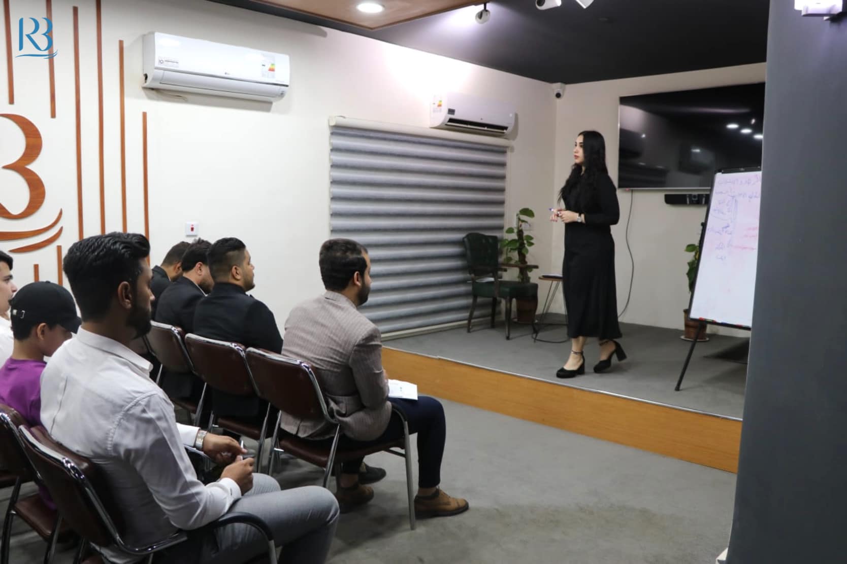 الورشة التدريبية  التي أقامها مركز رواق بغداد للسياسات العامة  لأعضاء وكوادر "مركز  فكر لإعداد القادة"