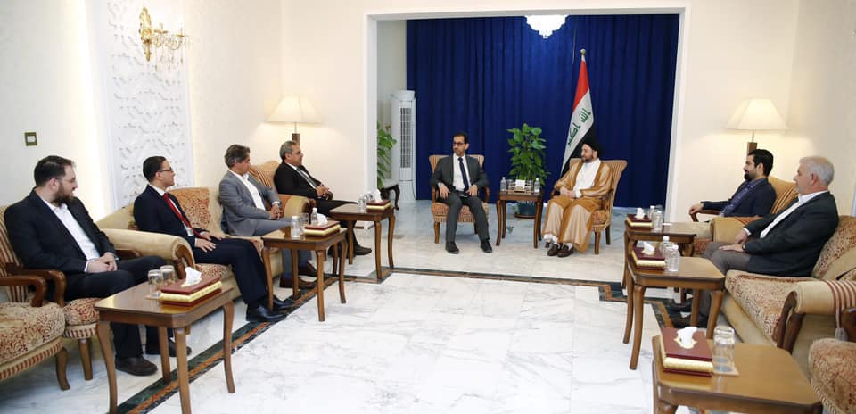 The delegation of Rewaq Baghdad Center for Public Policy, headed by Dr. Abbas Al-Anbouri, met with the leader of the National Wisdom Movement, Mr. Ammar Al-Hakim.