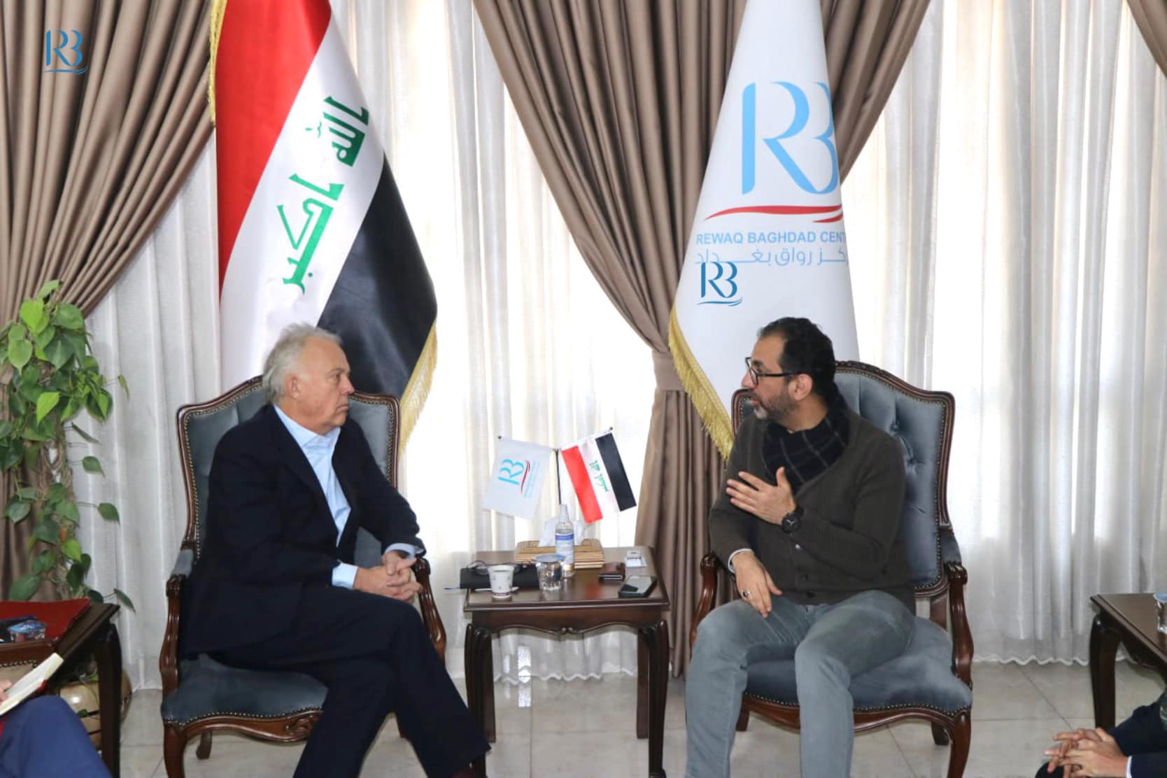 إستقبل رئيس مركز رواق بغداد للسياسات العامة الاستاذ عباس العنبوري السيد مايكل كيتنغ  المدير التنفيذي للمعهد الاوروبي للسلام EIB