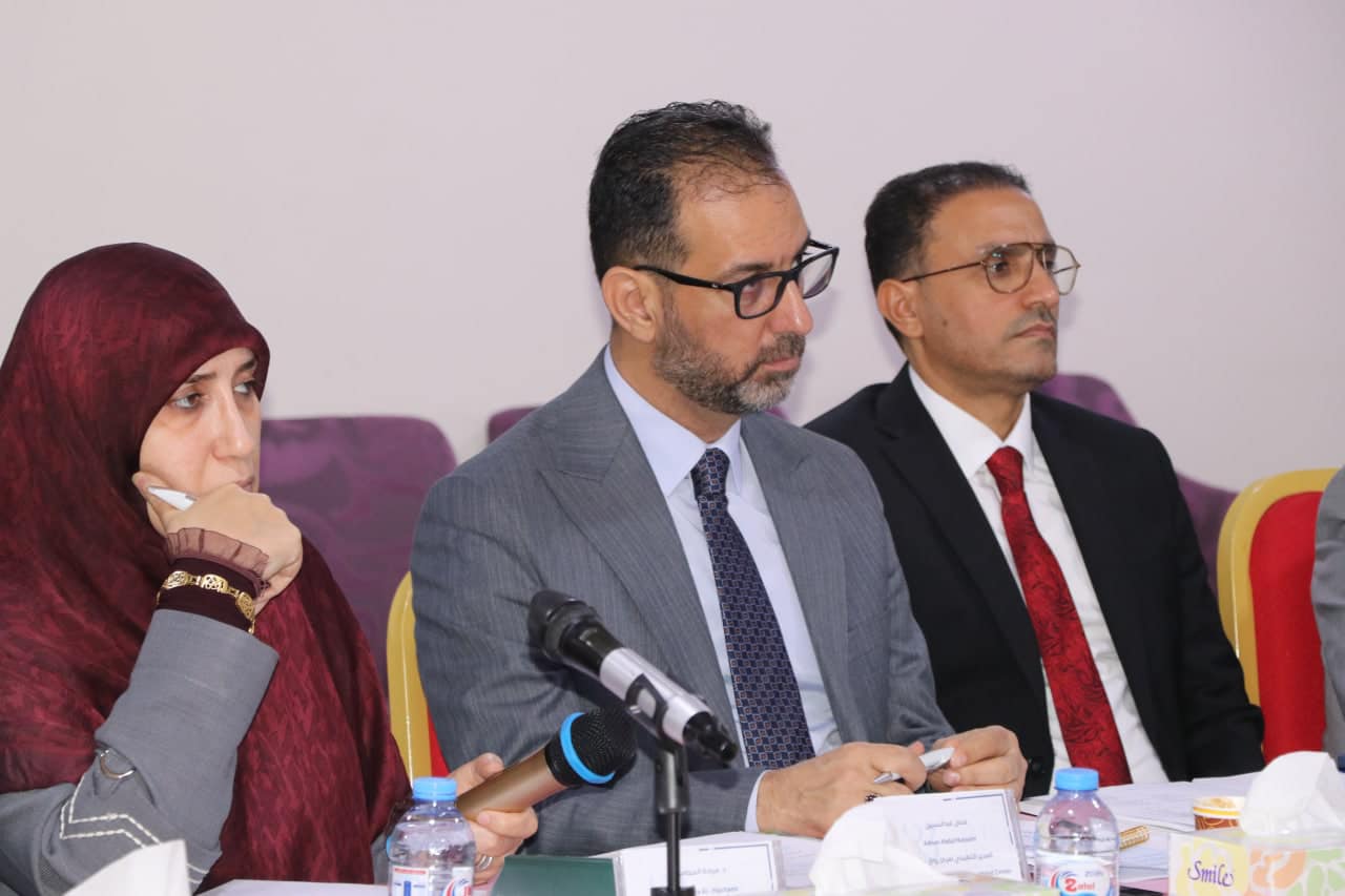 In the presence of intellectual, legal and academic elites, the Riwaq Baghdad Center in Basra Governorate held its eighth dialogue session on evaluating the performance of the 2005 Iraqi Constitution.