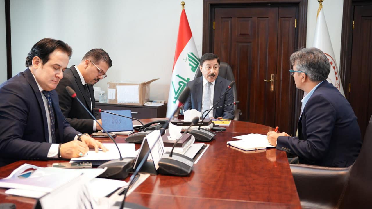 Members of the Board of Directors of the Rewaq Baghdad Center met with the Governor of the Central Bank of Iraq, Mr. Ali Al-Alaq